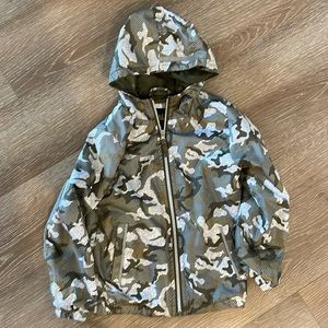 Camo raincoat for those big rain drops.. boys size 6